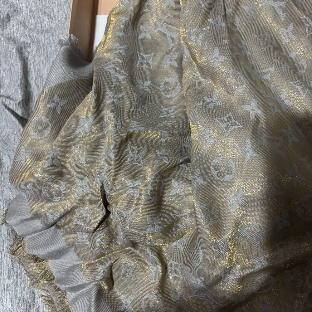 Louis Vuitton Metallic Monogram Scarf in Silver and Gold - Picture 4 of 7